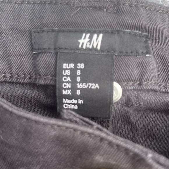 H&M Black Skinny Legs with Zippers Pants Size 8 - Picture 6 of 6